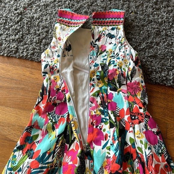 Maggie London Cocktail Dress with Colorful Florals Size 2 - Picture 9 of 10